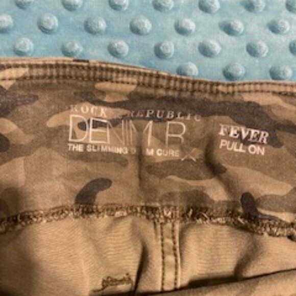 Rock & Republic Camo Jeggings - Picture 5 of 5